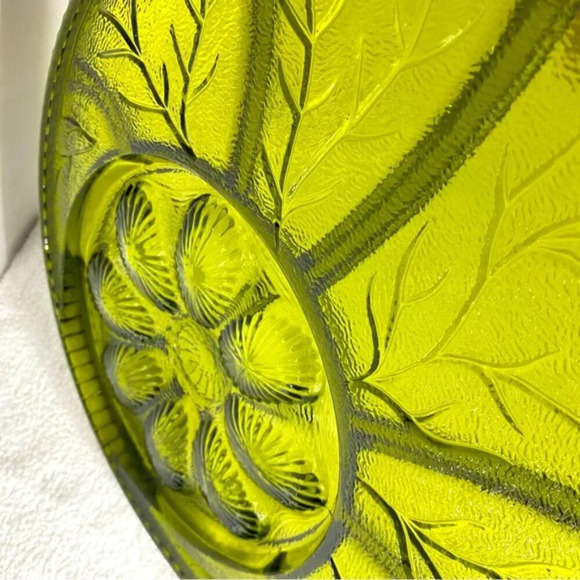 Vintage Indiana Avocado Green Glass Round Relish  Deviled Egg Tray Platter - Picture 7 of 14